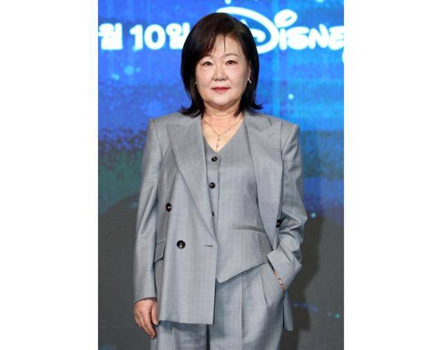 2일 서울 종로구에 위치한 포시즌스 호텔 서울 3층 그랜드볼룸에는 디즈니플러스 '북극성' 제작발표회가 개최됐다. 행사에는 전지현 강동원 이미숙 박해준 김해숙 유재명 오정세 이상희 주종혁과 김희원 감독, 허명행 감독이 참석했다. 뉴시스