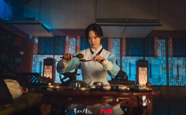 지난달 23일 첫 방송된 tvN '폭군의 셰프'는 최고의 순간 과거로 타임슬립한 셰프가 최악의 폭군이자 절대 미각의 소유자인 왕을 만나며 벌어지는 일들을 담은 드라마다. tvN 제공