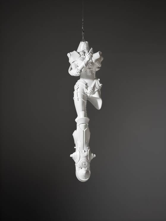 이불, 사이보그 W6, 2001, FRP 위에  수공 EVA 패널, 폴리우레탄 코팅, 232 x 67 x 67 cm, 리움미술관 소장 © Lee Bul. 사진 전병철 [사진 리움미술관]
