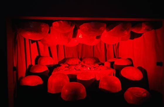 루이즈 부르주아의 설치작품 '아버지의 파괴'. © The Easton Foundation / Licensed by SACK, Korea