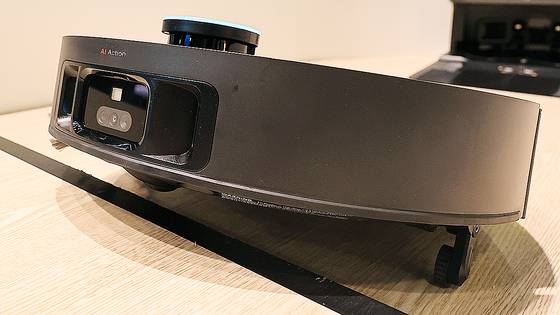 지난 1월 미국 네바다주 라스베이거스 베네시안 엑스포 중국 드리미 전시관에서 다리가 달린 로봇청소기 X50 울트라가 계단을 오르고 있다. 연합뉴스