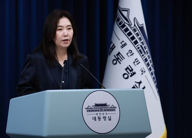 ▲ 강유정 대통령실 대변인이 2일 서울 용산 대통령실 청사에서 이재명 대통령의 80차 UN총회 참석 관련 브리핑을 하고 있다. [연합뉴스]