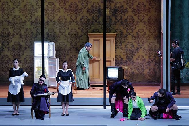 A scene from "Pansori Theater Shim Cheong" (Jeonju International Sori Festival, National Changgeuk Company of Korea)