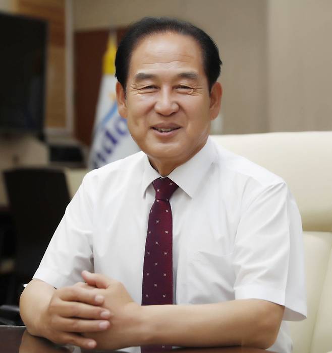 김희수 진도군수는 “교육이 지역의 지속가능성을 결정짓는 중요한 투자임을 잘 알고 있다”며 “아이 한 명, 한 명의 꿈을 응원하는 이 사업이 진도군의 미래를 밝히는 희망이 되길 바란다”고 말했다. /진도군