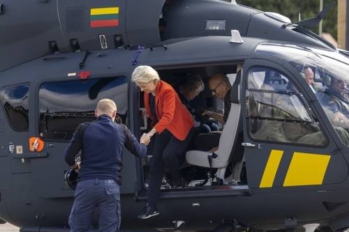 리투아니아-벨라루스 국경 도착한 EU 집행위원장 [AP = 연합뉴스]