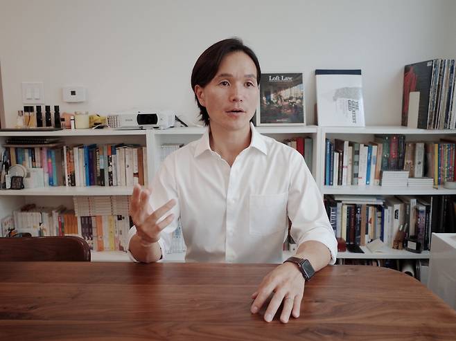 이준화 플래토즈 대표가 뉴욕 부동산 개발에 대해 설명하고 있다.