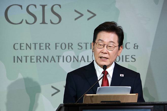 이재명 대통령이 지난달 25일(현지시간) 미국 워싱턴DC 국제전략문제연구소(CSIS)에서 정책 연설을 하고 있다.  [연합]