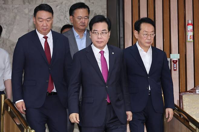 국민의힘의 송언석 원내대표와 김도읍 정책위의장, 정희용 사무총장, 유상범 원내수석부대표가 2일 서울 여의도 국회에서 열린 원내대책회의에 참석하고 있다. [연합]