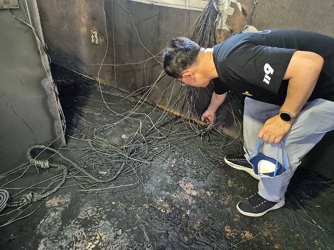 [청양=뉴시스] 배터리 폭발 후 컨테이너 내부 모습. *재판매 및 DB 금지