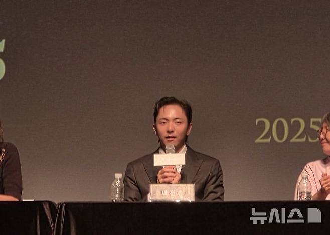 [서울=뉴시스] 조기용 기자 = 뮤지컬 '어쩌면 해피엔딩'으로 토니상 6관왕을 차지한 박천휴 작가가 2일 서울 종로구 홍익대 대학로 아트센터 대극장에서 열린 '뮤지컬포럼 2025'에서 발언하고 있다. 2025.09.02. excuseme@newsis.com