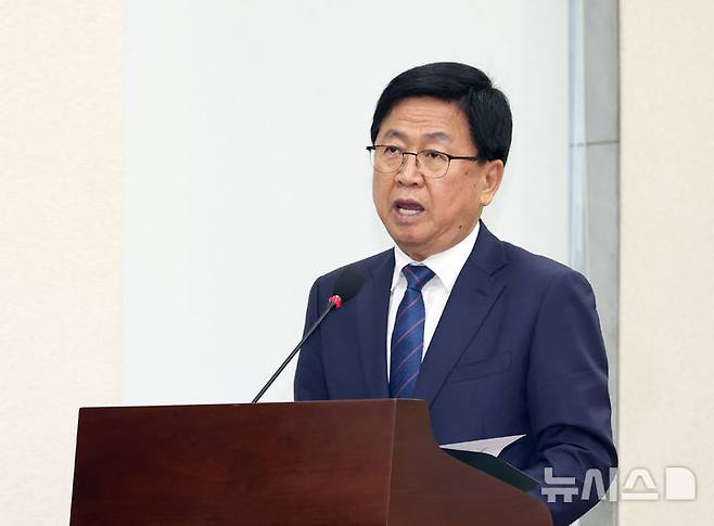 [서울=뉴시스] 김금보 기자 = 최교진 사회부총리 겸 교육부 장관 후보자가 2일 서울 여의도 국회에서 열린 교육위원회의 인사청문회에서 발언을 하고 있다. 2025.09.02. kgb@newsis.com
