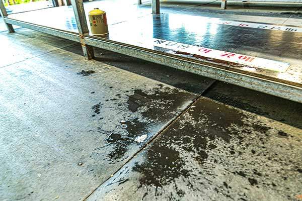 아침을 먹고 떠난 탐방객들의 자리에 설거지를 한 흔적이 남아 있다.