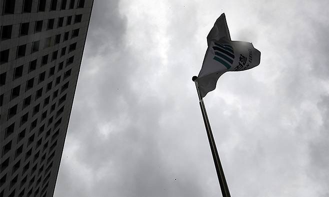 서울 서초구 대검찰청의 검찰 깃발. 연합뉴스