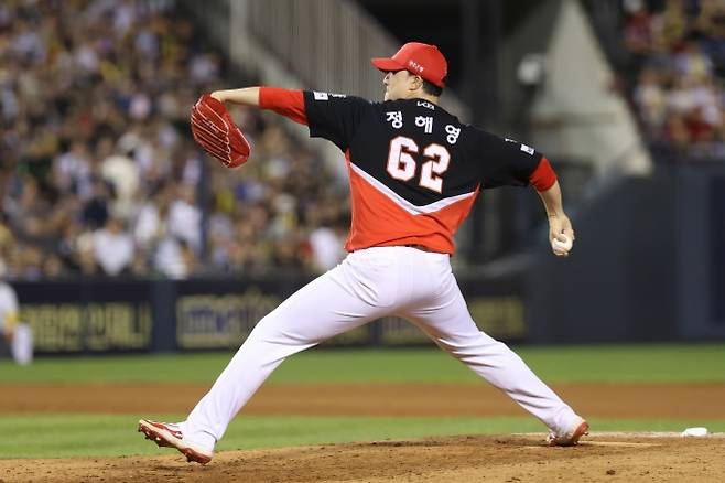 KIA 타이거즈 정해영이 16일 서울 잠실야구장에서 열린 2025 KBO리그 정규시즌 두산 베어스와의 원정 경기에서 공을 던지고 있다. KIA 타이거즈 제공