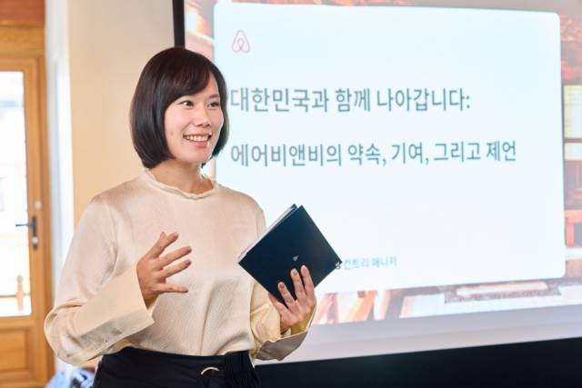 서가연 에어비앤비코리아 컨트리 매니저가 2일 서울 종로구에서 열린 미디어 라운드 테이블에서 에어비앤비의 숙소 정책에 대해 설명하고 있다. 사진 제공=에어비앤비