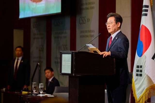 이재명 대통령이 지난달 25일(현지시간) 미국 워싱턴DC 국제전략문제연구소(CSIS) 인터내셔널 스튜디오에서 정책 연설을 하고 있다. 연합뉴스