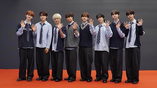 피나클엔터테인먼트, 럭키도어 제공