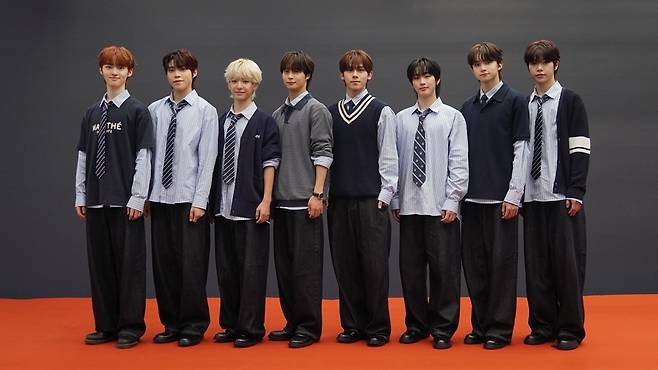 피나클엔터테인먼트, 럭키도어 제공