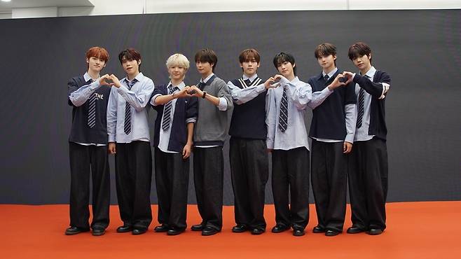 피나클엔터테인먼트, 럭키도어 제공