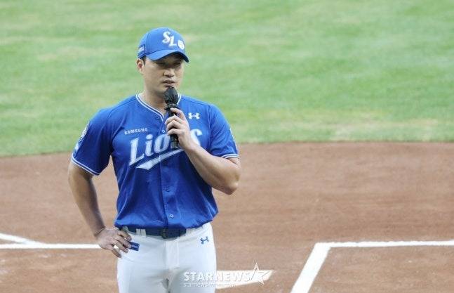 삼성 오승환이 8월 28일 잠실 두산전을 앞두고 열린 은퇴 투어 행사에서 인사를 전하고 있다. /사진=김진경 대기자