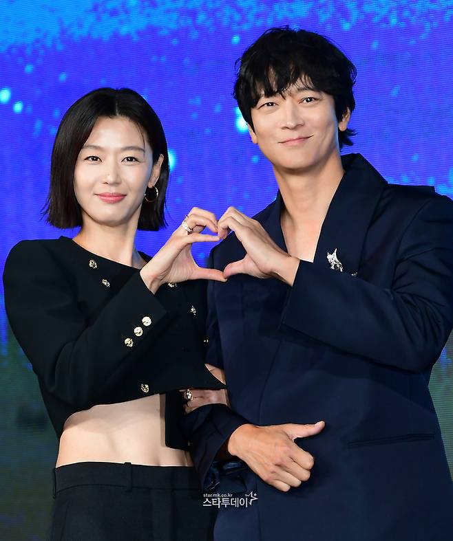 ‘북극성’ 전지현, 강동원. 사진ㅣ강영국 기자