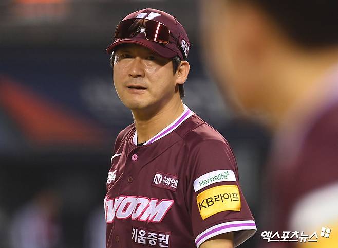 31일 오후 서울 송파구 잠실야구장에서 열린 '2025 신한 SOL Bank KBO리그' 키움 히어로즈와 LG 트윈스의 경기, 키움이 LG를 상대로 6:5 승리를 거뒀다. 이날 경기를 승리로 마친 키움 설종진 감독대행이 기뻐하고 있다. 엑스포츠뉴스 DB