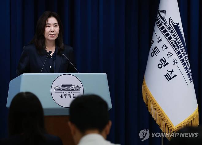 강유정 대변인, 이재명 대통령 80차 UN총회 참석 브리핑 (서울=연합뉴스) 홍해인 기자 = 강유정 대통령실 대변인이 2일 서울 용산 대통령실 청사에서 이재명 대통령의 80차 UN총회 참석 관련 브리핑을 하고 있다. 2025.9.2 hihong@yna.co.kr