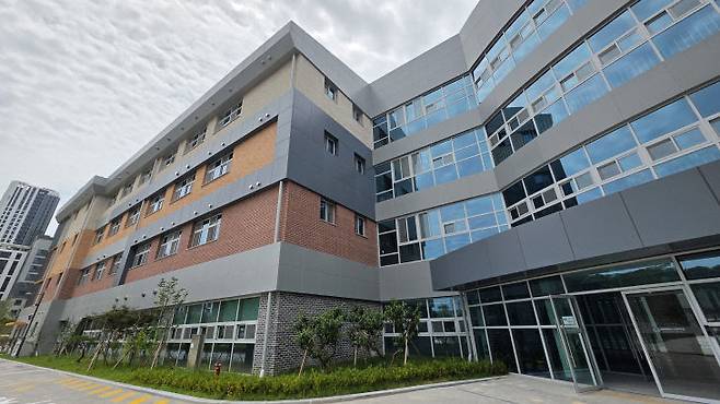 세종시 산울동에 위치한 세종캠퍼스고등학교 건물. /사진=이은지 기자