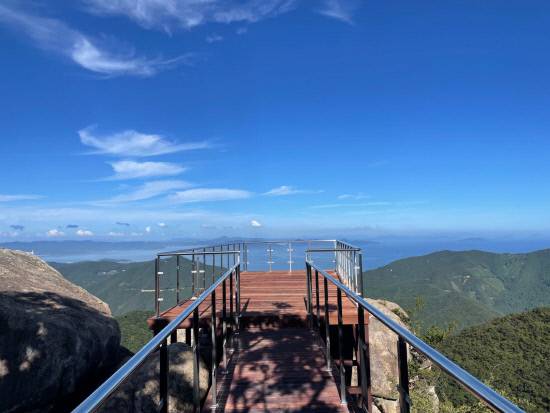 남해군 삼동면 내산 숲길 트레킹 코스가 새로 조성됐다. 사진은 순천바위 전망대의 모습. 사진=남해군