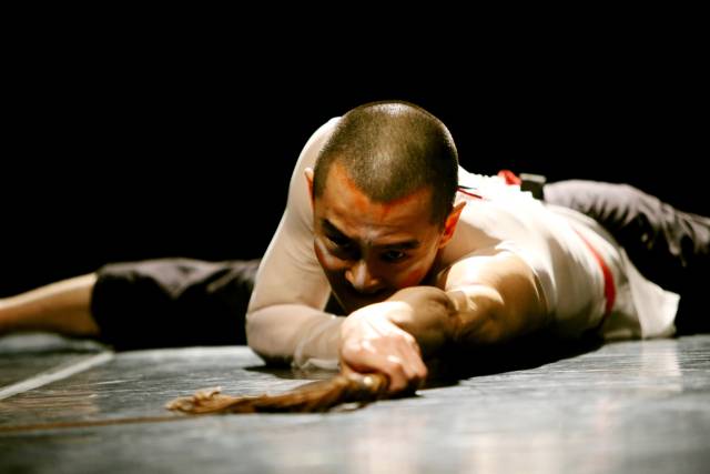 시어터-아 '말뚝이 VS 말' 공연 모습. 허경미무용단-무무 제공