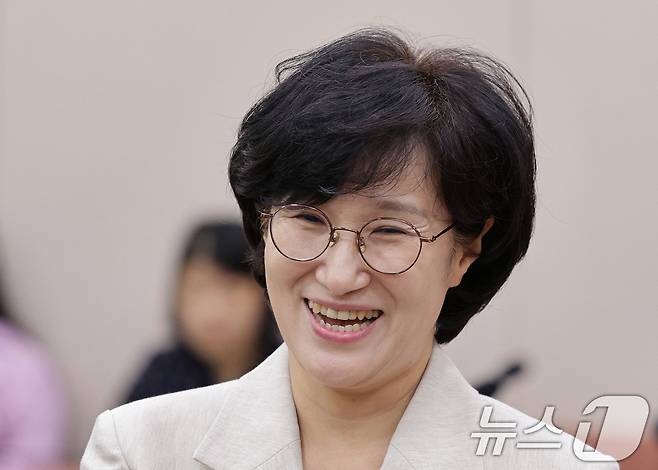원민경 여성가족부 장관 후보자가 3일 오전 서울 여의도 국회 여성가족위원회에서 열린 인사청문회에서 미소짓고 있다. 2025.9.3/뉴스1 ⓒ News1 신웅수 기자
