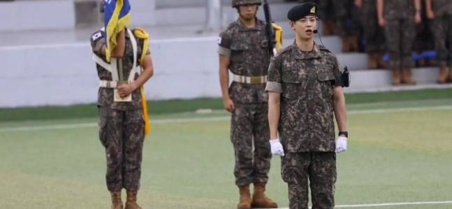 훈련병 대표 차은우의 늠름한 모습. 사진 | 온라인 커뮤니티 캡처