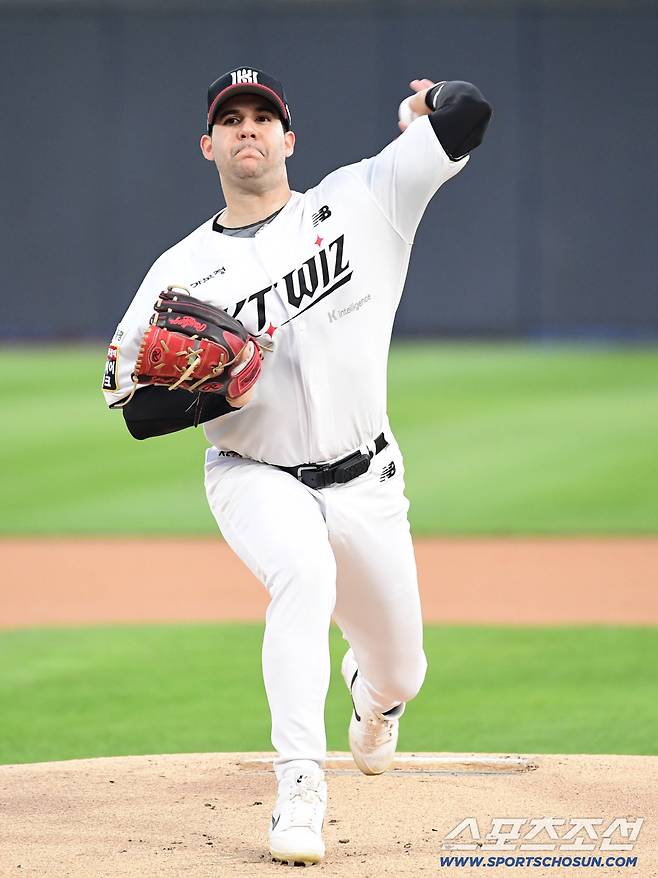 3일 수원 케이티위즈파크에서 열린 KT와 롯데의 경기. 선발 투구하고 있는 KT 헤이수스. 수원=송정헌 기자songs@sportschosun.com/2025.09.03/