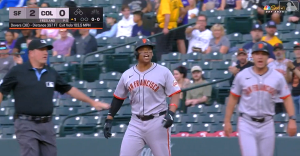 투수에 격분하는 라파엘 데버스. ⓒMLB