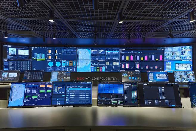 HDC랩스의 통합컨트롤센터 전경. /HDC현대산업개발 제공