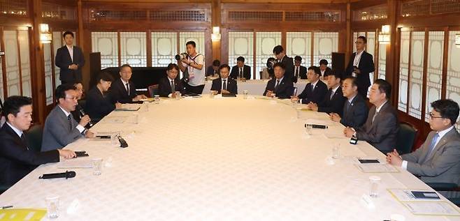 김민석 국무총리가 지난 7월 6일 오후 서울 종로구 삼청동 국무총리 공관에서 열린 제1차 고위당정협의회에서 발언하고 있다. ⓒ뉴시스