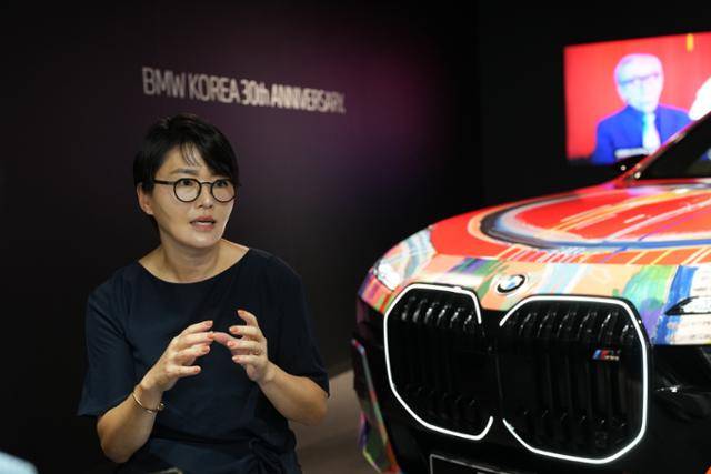 주양예 BMW코리아 브랜드 고객 부문 총괄 본부장이 3일 서울 강남구 코엑스에서 열린 '프리즈 서울 2025'에서 인터뷰를 하고 있다. BMW코리아 제공