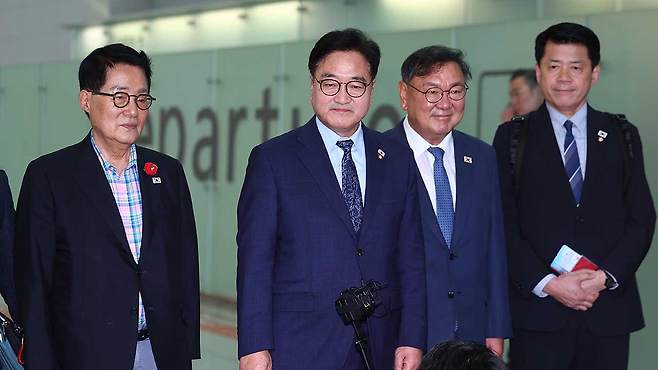 전승절 기념행사 참석 차 출국하는 우원식 국회의장