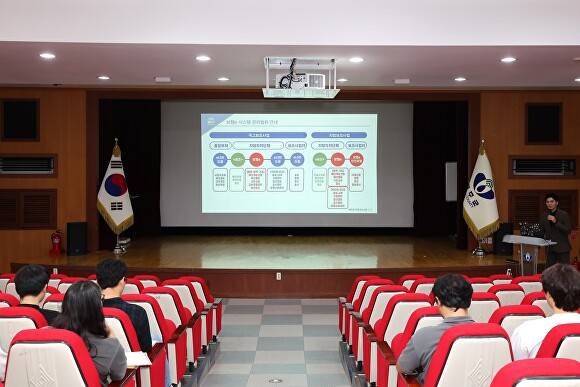 보조금 관리 교육이 진행되고 있다. [사진=무주군 ]