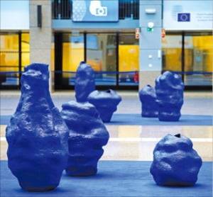 ‘세상 짓기’를 주제로 한 공예전.  /청주공예비엔날레 제공