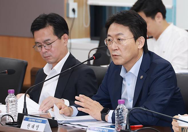 Kwon Dae-young, vice chairman of the Financial Services Commission, speaks during a meeting with policy lenders and financial groups on responses to US tariffs at the government complex in Seoul on Wednesday.  (Yonhap)