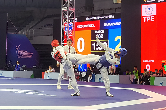 ‘무주 태권도원 2025 세계태권도 그랑프리 챌린지’ 남자 –68㎏ 난민 선수 하디 티란발리푸르(청). 사진=태권도진흥재단