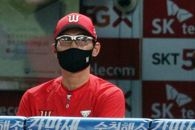 염경엽 LG트윈스 감독이 과거의 실수를 극복하고 2년 만에 우승에 도전한다. 사진은 SK와이번스 사령탑 시절 염경엽 감독의 모습. /사진=뉴스1