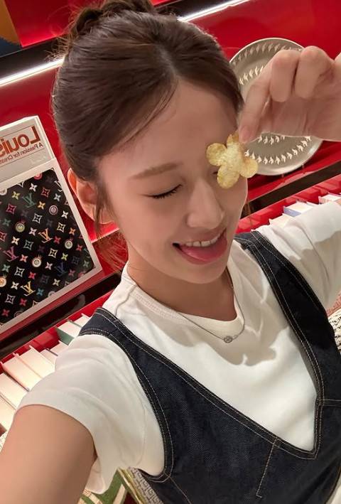 사진=안유진 공식 계정