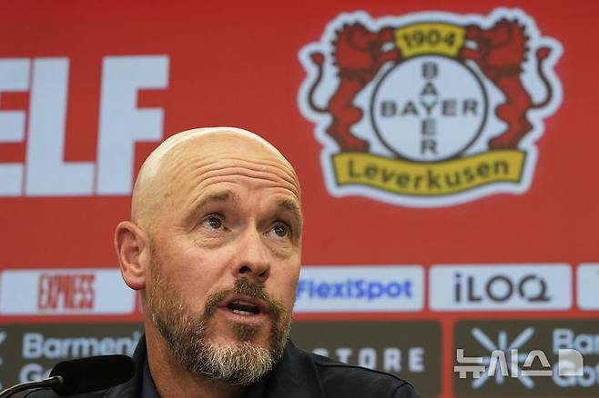 [레버쿠젠=AP/뉴시스] 독일 프로축구 분데스리가 레버쿠젠에서 경질된 에릭 텐하흐 감독. 2025.05.26.