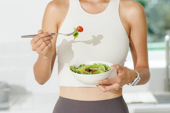 ‘간헐적 단식’(시간제한 식사)이 건강한&nbsp;체중감량에 도움이 된다는 기존 통념을 깨는 연구 결과가 나왔다. 클립아트코리아 제공