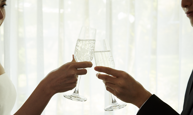 샴페인 자료 이미지. 기사와 직접적인 관련 없음. 아이클릭아트