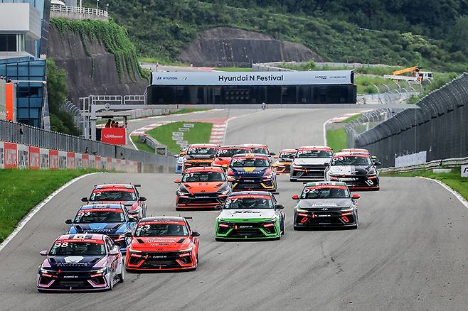 현대 N 페스티벌 '금호 N1 클래스' 스타트 장면. 사진: 김학수 기자