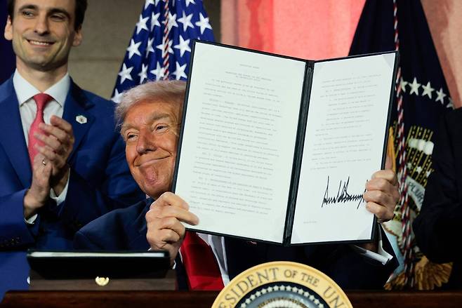 7월23일 도널드 트럼프 미국 대통령이 워싱턴 DC에서 ‘AI 행동계획’에 관한 행정명령에 서명했다. ⓒAFP PHOTO