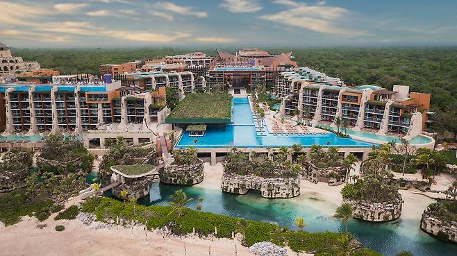 풍부한 액티비티 서비스를 제공하는 스칼렛 아르떼 성인전용 리조트.사진제공|팜투어